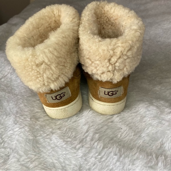 UGG MIKA CLASSIC CHESTNUT SUEDE KIDS SNEAKER BOOT - Picture 2 of 9